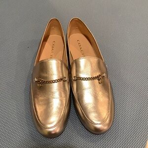 COACH LEATHER WOMANS SIZE 9 HANNA METALLIC C CHAIN LOGO GOLD